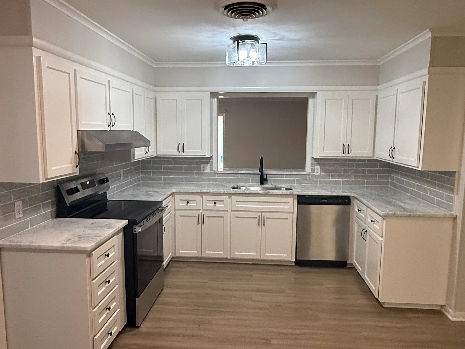 4 bed, 3.5 bath, 3138 sqft, $4,800 — Photo 2