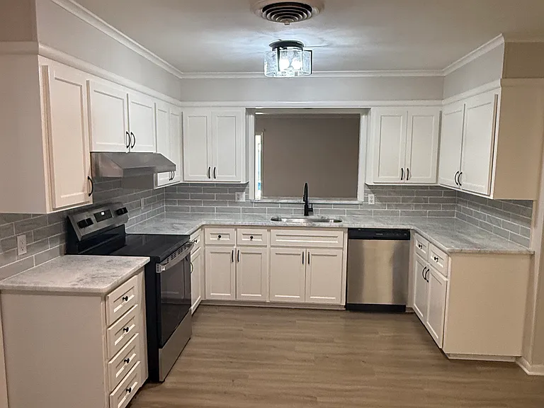 413 Orleans St — Photo 2