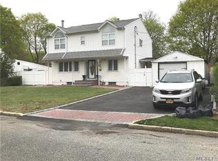 103 Applegate Dr, Central Islip, NY