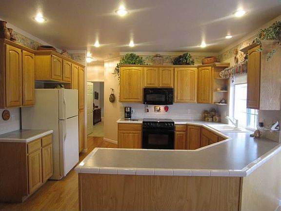 Spacious Kitchen