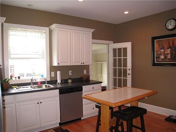 3rd image of 161 Morgan St