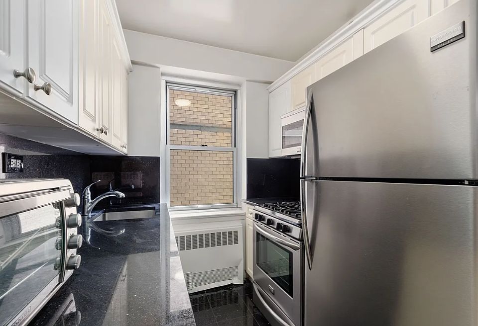 1st image of 300 E 46th St APT 8J