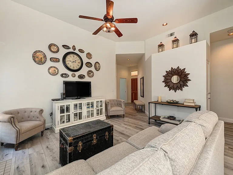 5537 Cabrillo Way — Photo 12