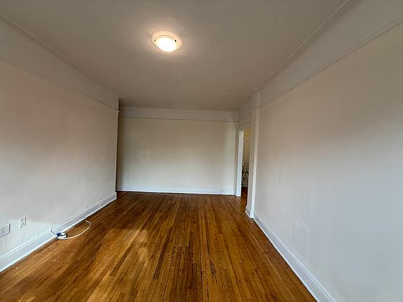 5th image of 146-26 Hawthorn Ave Unit 1E