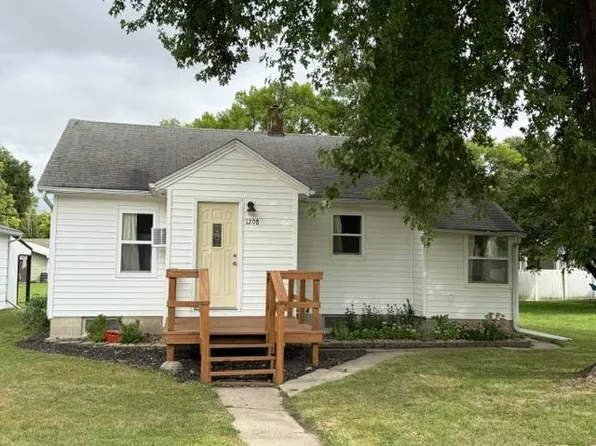 1208 15th St, Clarkfield, MN 56223