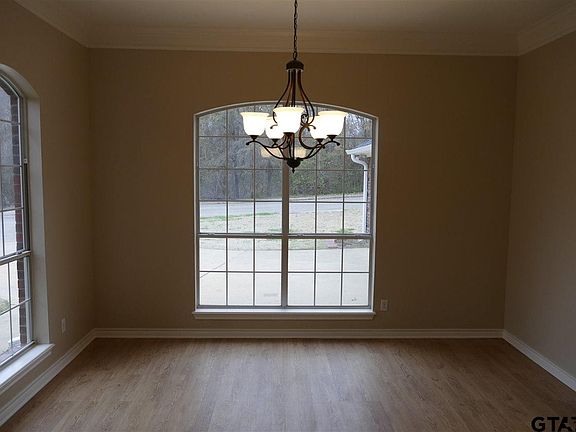 3rd image of 403 Landon St