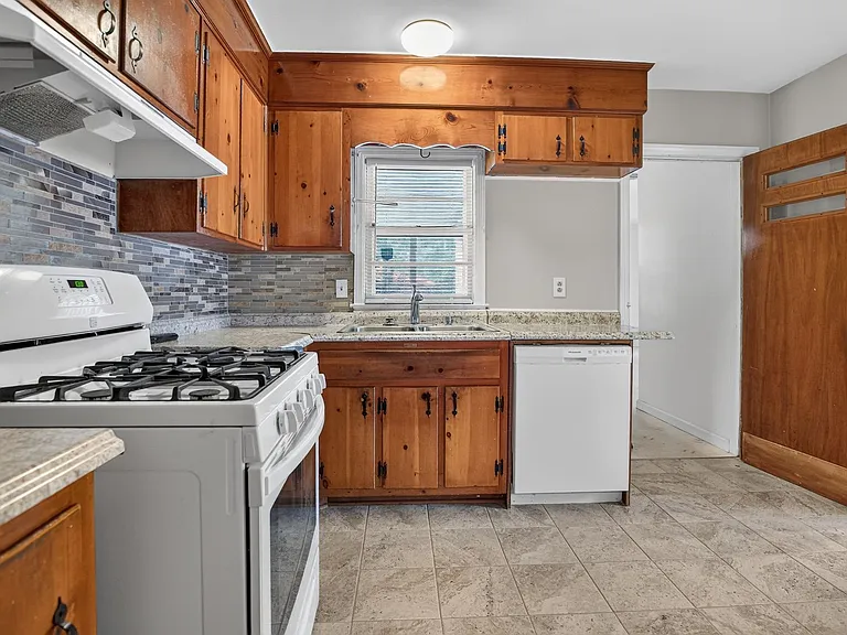 1802 Fitzgerald St — Photo 13