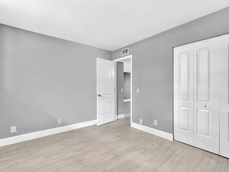 109 Lake Emerald Dr #108 — Photo 24
