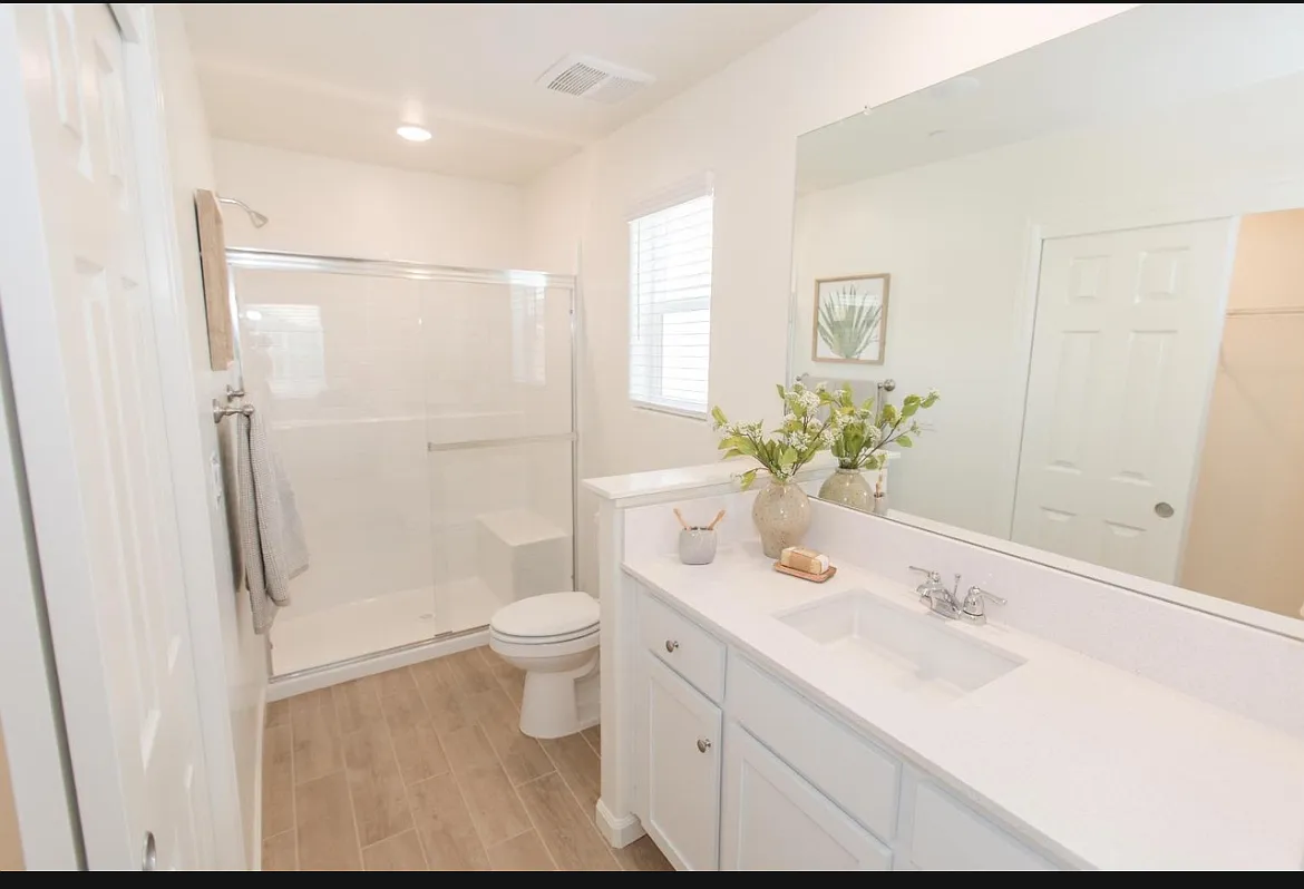 3 bed, 2.5 bath, 1300 sqft, $2,400 — Photo 2
