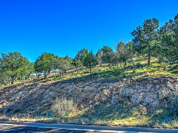4th image of 691 PETERSON Lane #-