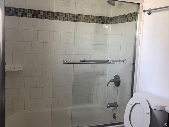 2nd image of 125 N Doheny Dr #306