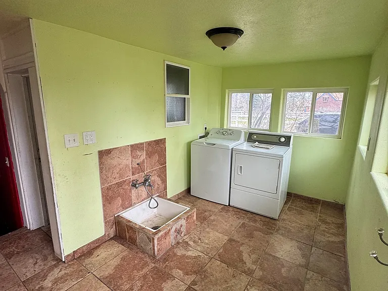 2120 W Strong Rd — Photo 10