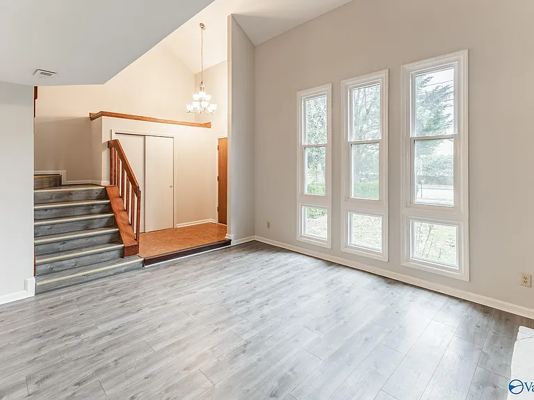 401 Hobbs Rd SE — Photo 17