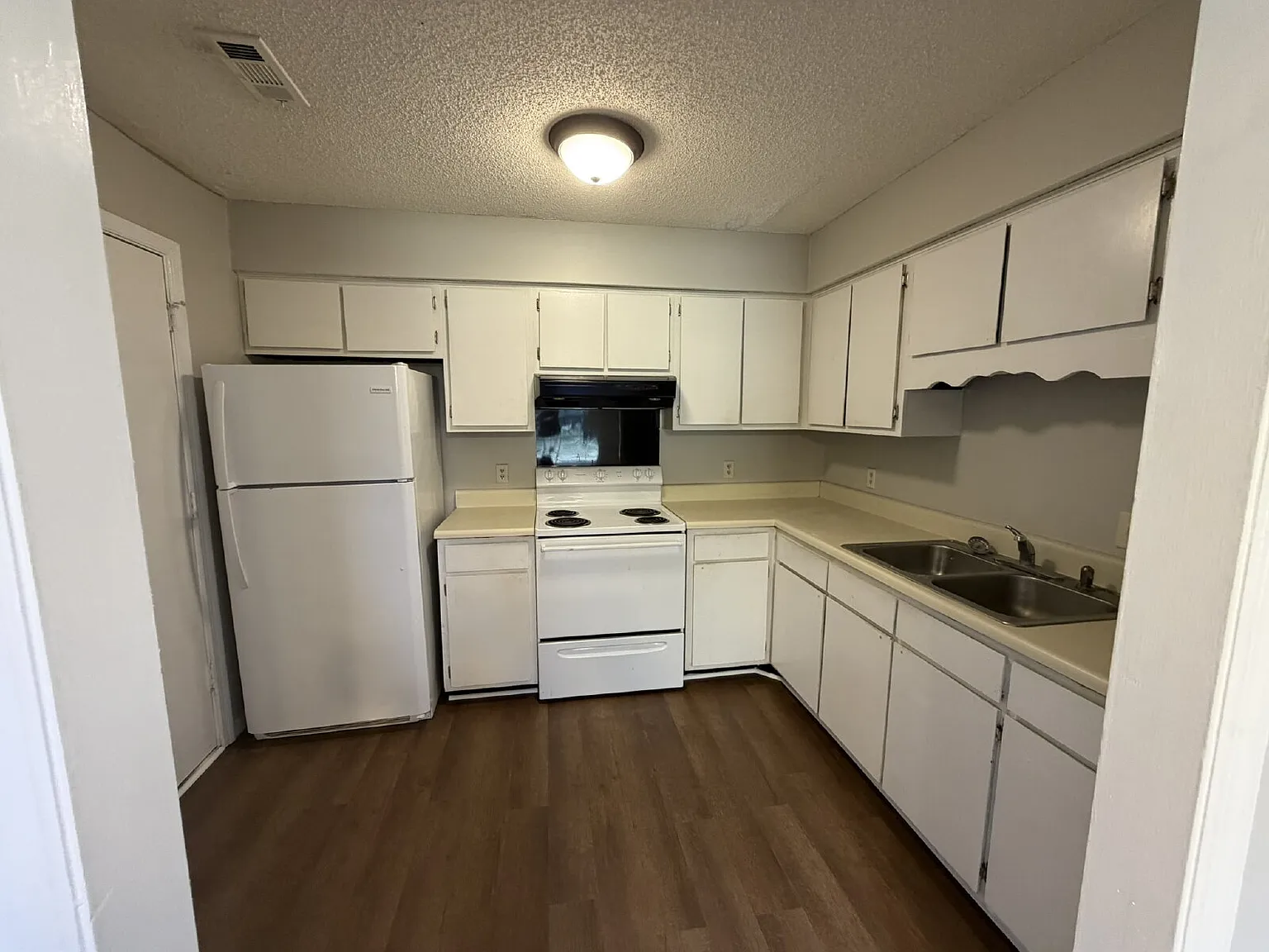2 bed, 1.0 bath, 1224 sqft, $1,300 — Photo 4