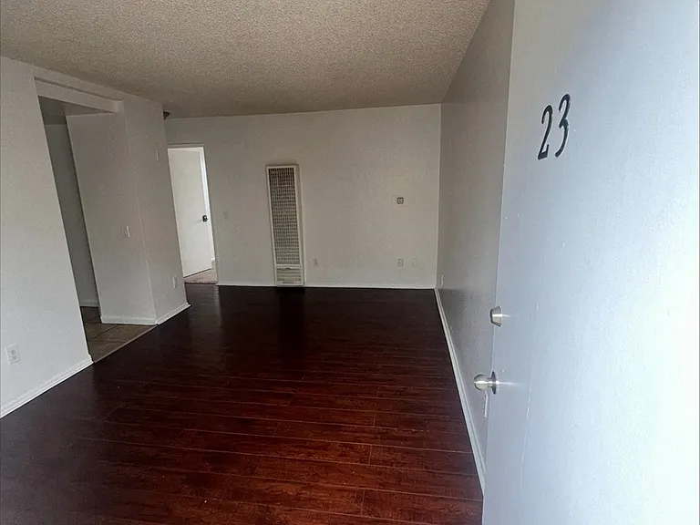 633 Broad Ave. — Photo 12