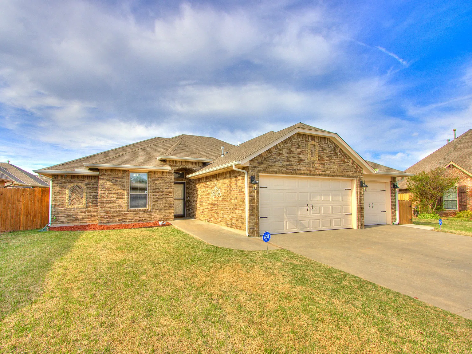 3 bed, 1587 sqft, $2,300 — Photo 2