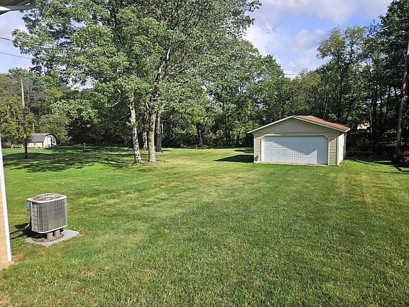 4th image of 15 Elm Dr