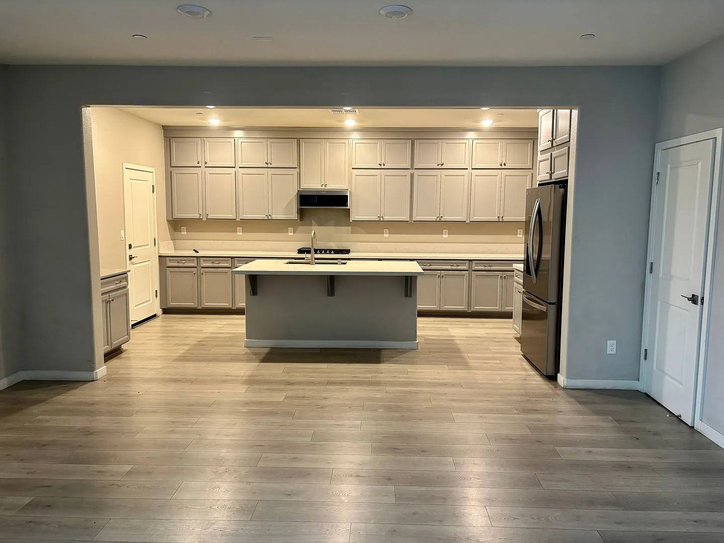 Breath-Taking 4/2.5 (HUGE) Natomas Home Waiting For You! Please see ad for viewings! — Photo 4