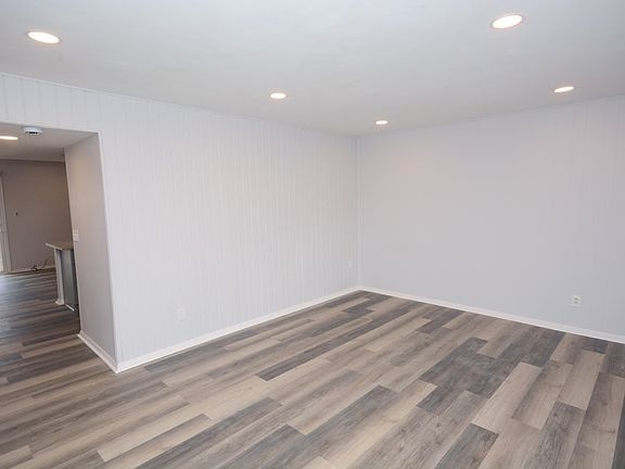 4th image of 631 Red Horse Ln