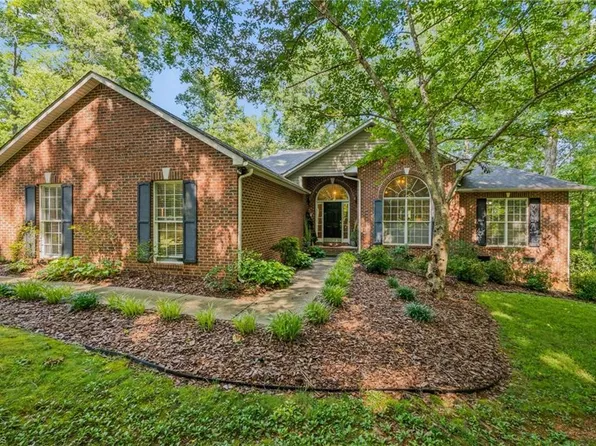 2756 Finch Farm Rd, Trinity, NC 27370