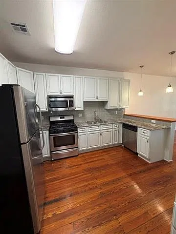 2 bed, 2.0 bath, 1170 sqft, $2,350 — Photo 3