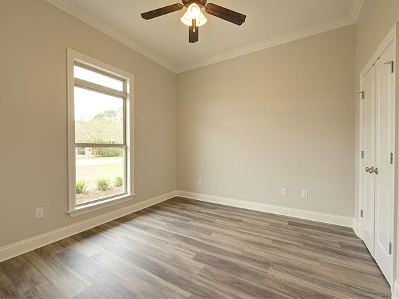 4th image of 97 Midway St