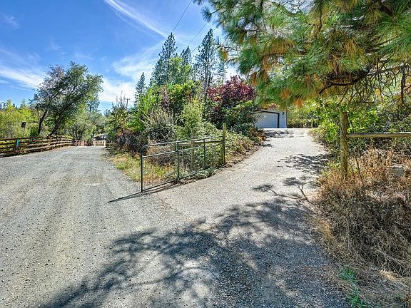 5th image of 10520 Oak Springs Rd