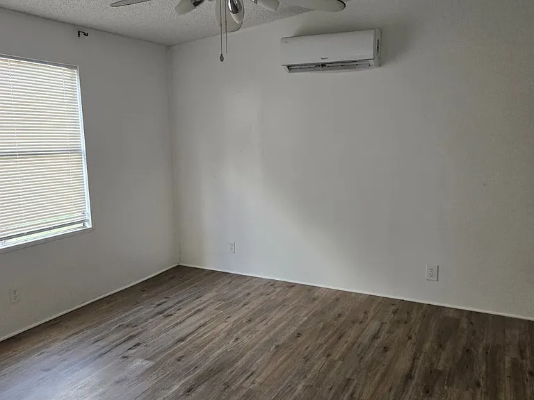 1006 W Maxanna Blvd — Photo 11