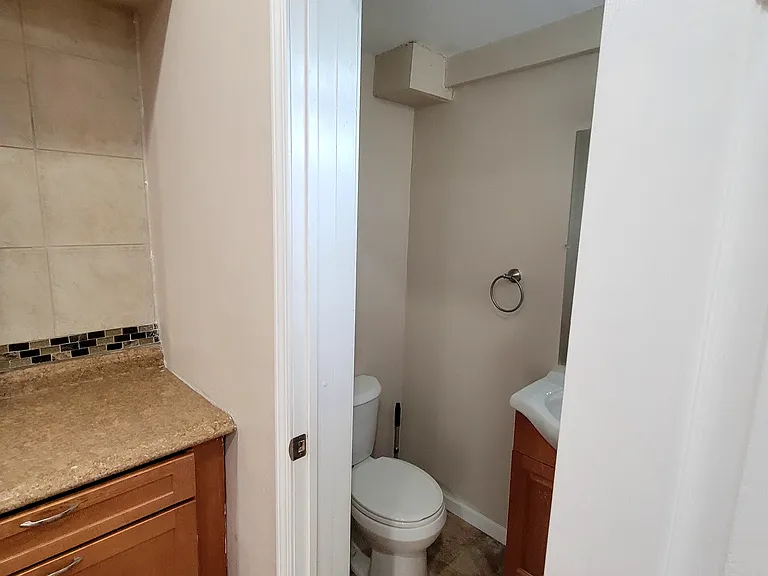 2266 Grandview Ave — Photo 8