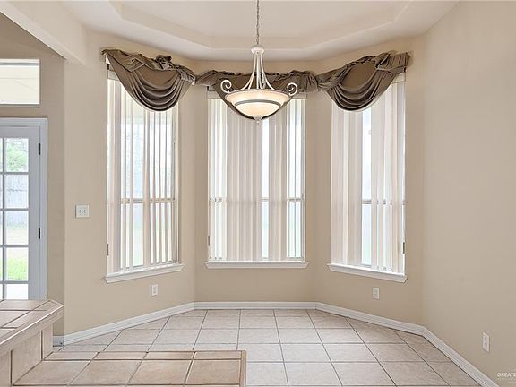 4th image of 2417 Heron Ave