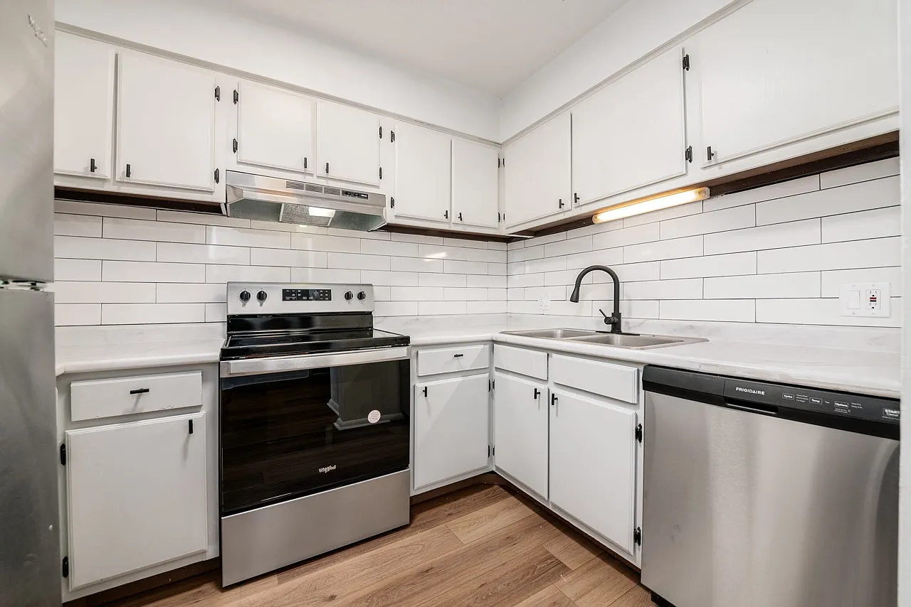 1 bed, 800 sqft, $1,095 — Photo 2