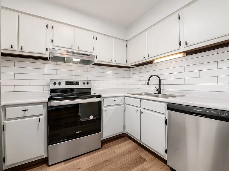 4445 Mobile Dr — Photo 2