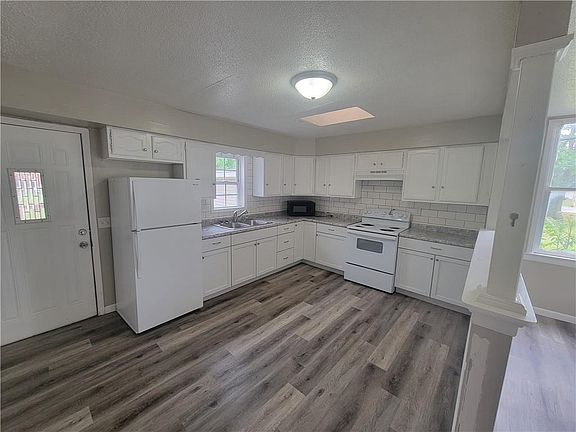 3rd image of 841 S 20th St