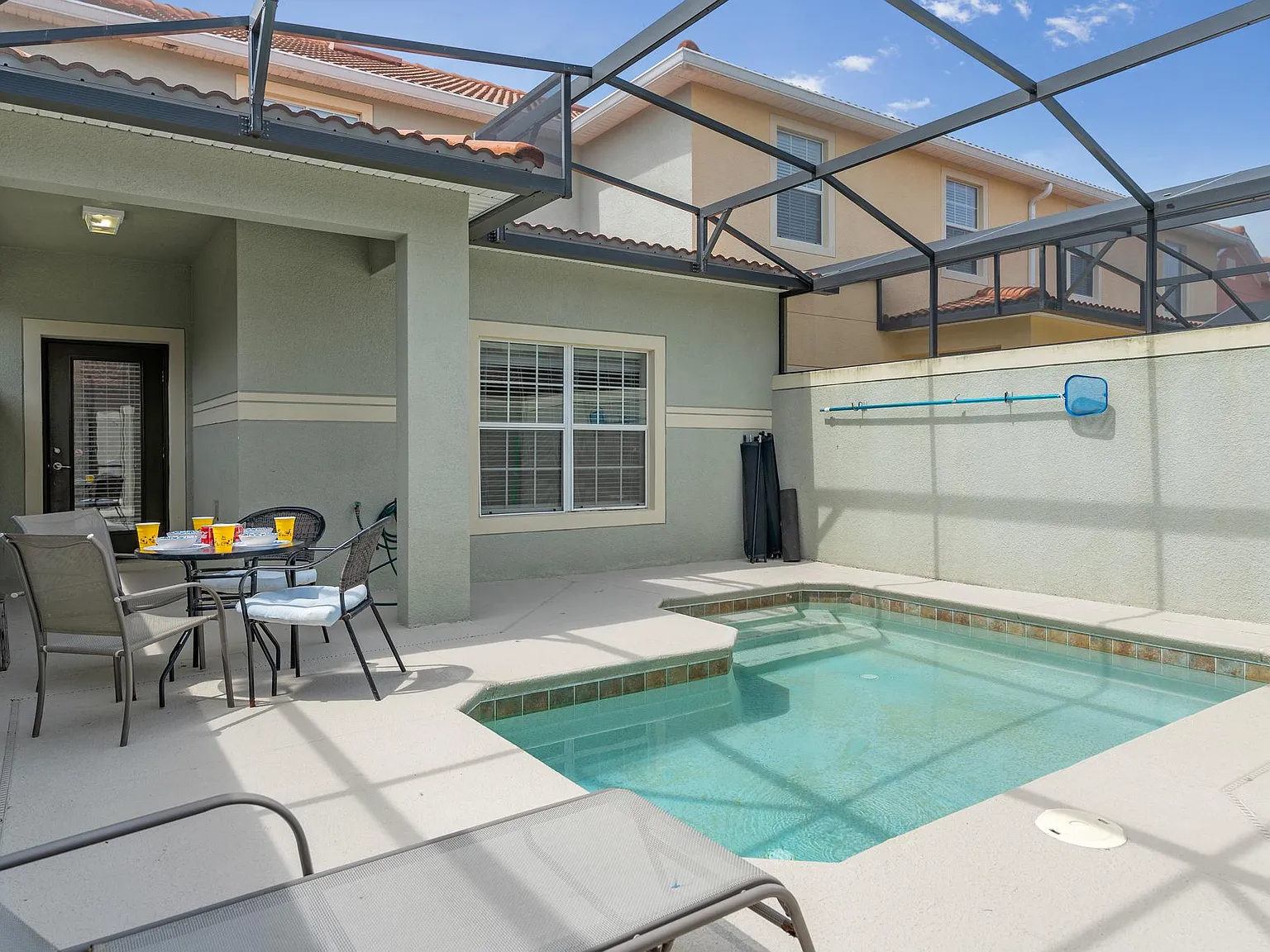 5 bed, 2024 sqft, $3,295 — Photo 3