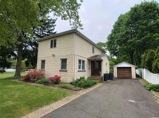 10 Sunny Rd, Saint James, NY 11780