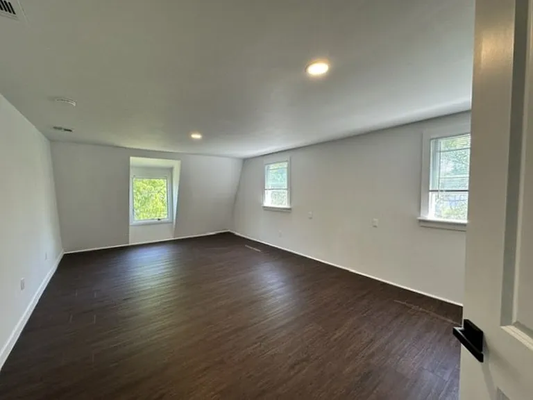 405 Saltaire Way — Photo 16