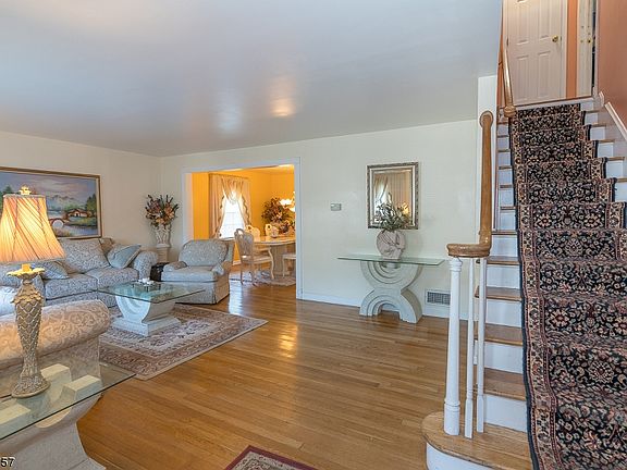 5th image of 1198-1202 Magie Ave