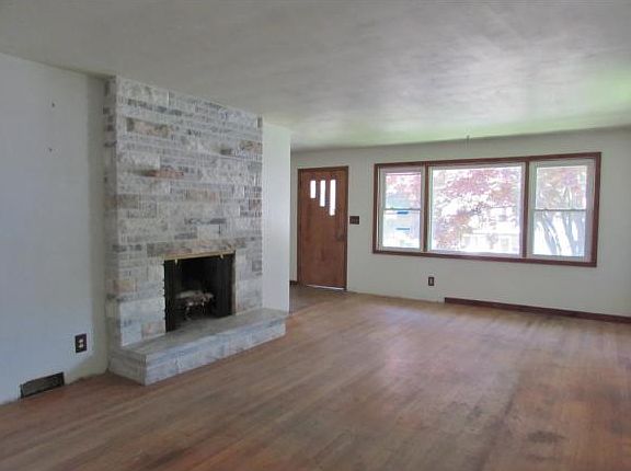 2nd image of 3606 Beatrice Ln