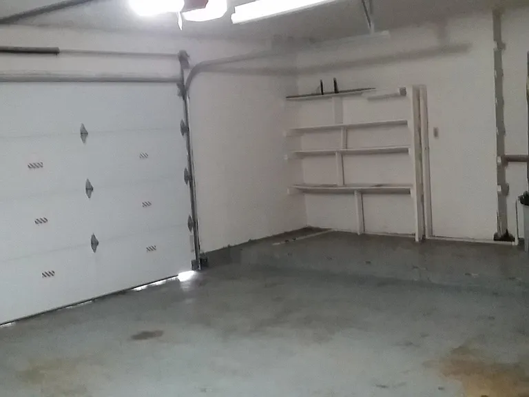 2115 Blossom Ln — Photo 36