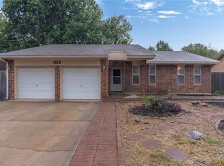 525 Holly Hill Rd, Edmond, OK 73003