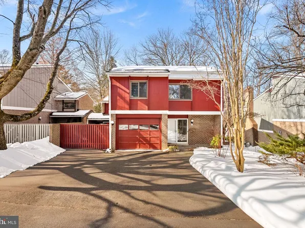 1628 Greenbriar Ct, Reston, VA 20190