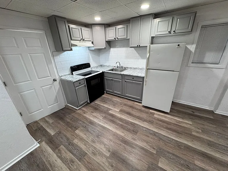 2918 Walnut St — Photo 7