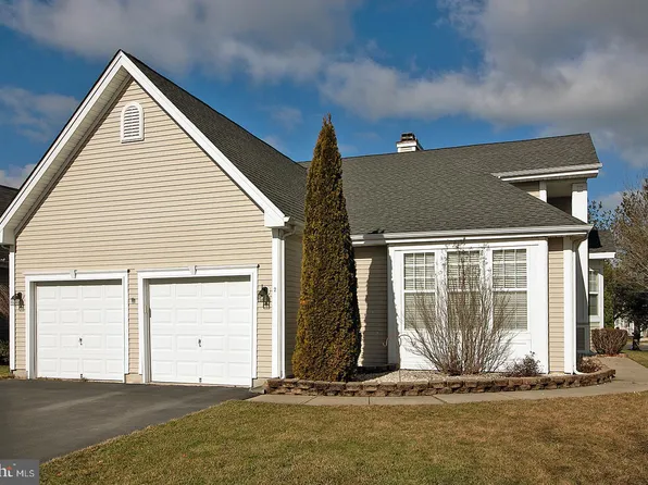 2 Stillwaters Ct, Barnegat, NJ 08005