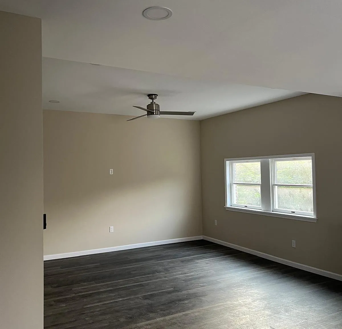 4 bed, 1.5 bath, 2240 sqft, $2,000 — Photo 4