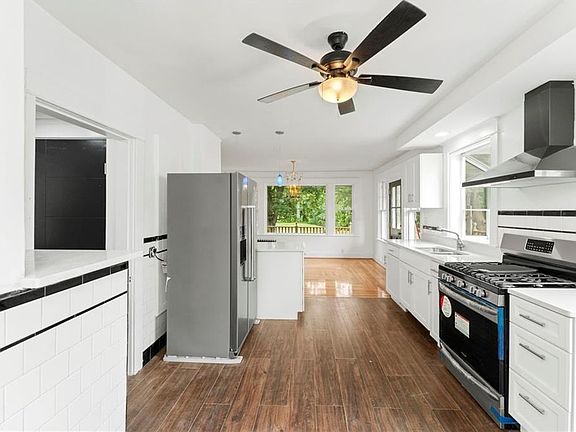 3rd image of 87 Farragut Ave