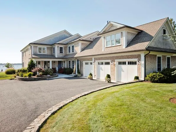 137 Ferry Rd, Bristol, RI 02809