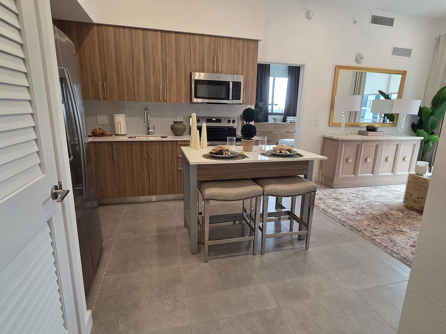 2 bed, 800 sqft, $2,599 — Photo 2