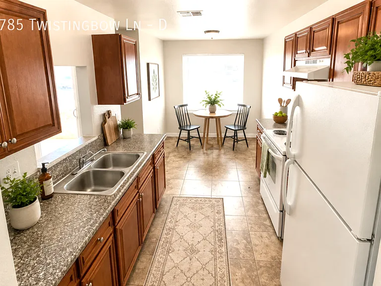 2785 Twistingbow Ln #D — Photo 6