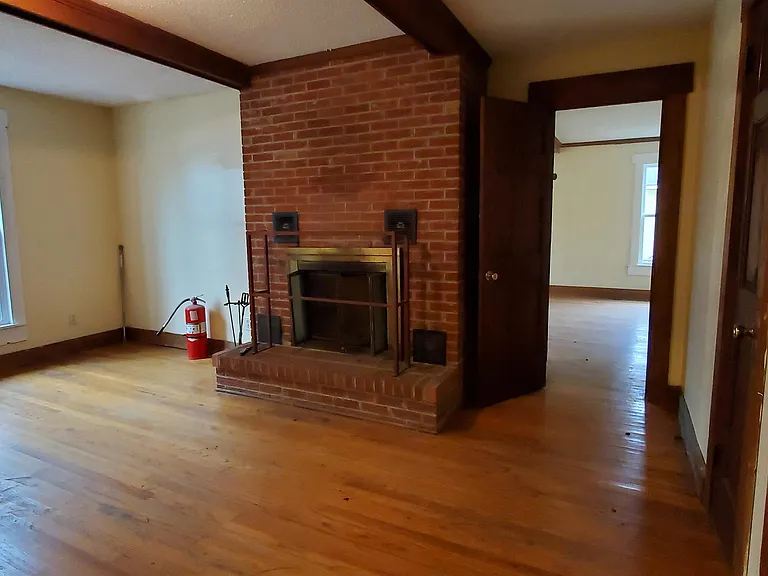 612 Gladstone St #B — Photo 6
