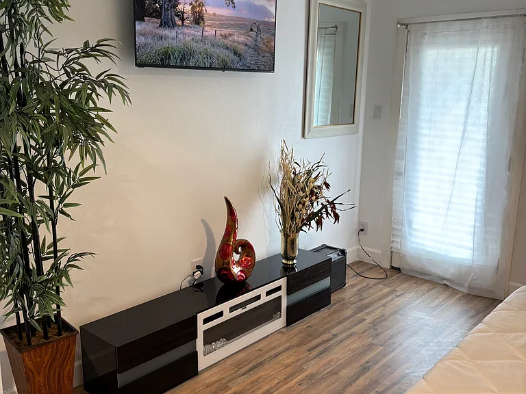 1820 N Macgregor Way — Photo 43
